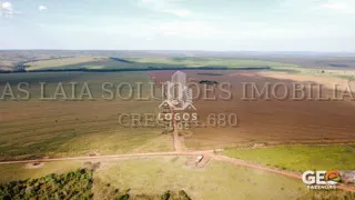 Vista aérea de grande área rural com pastagem