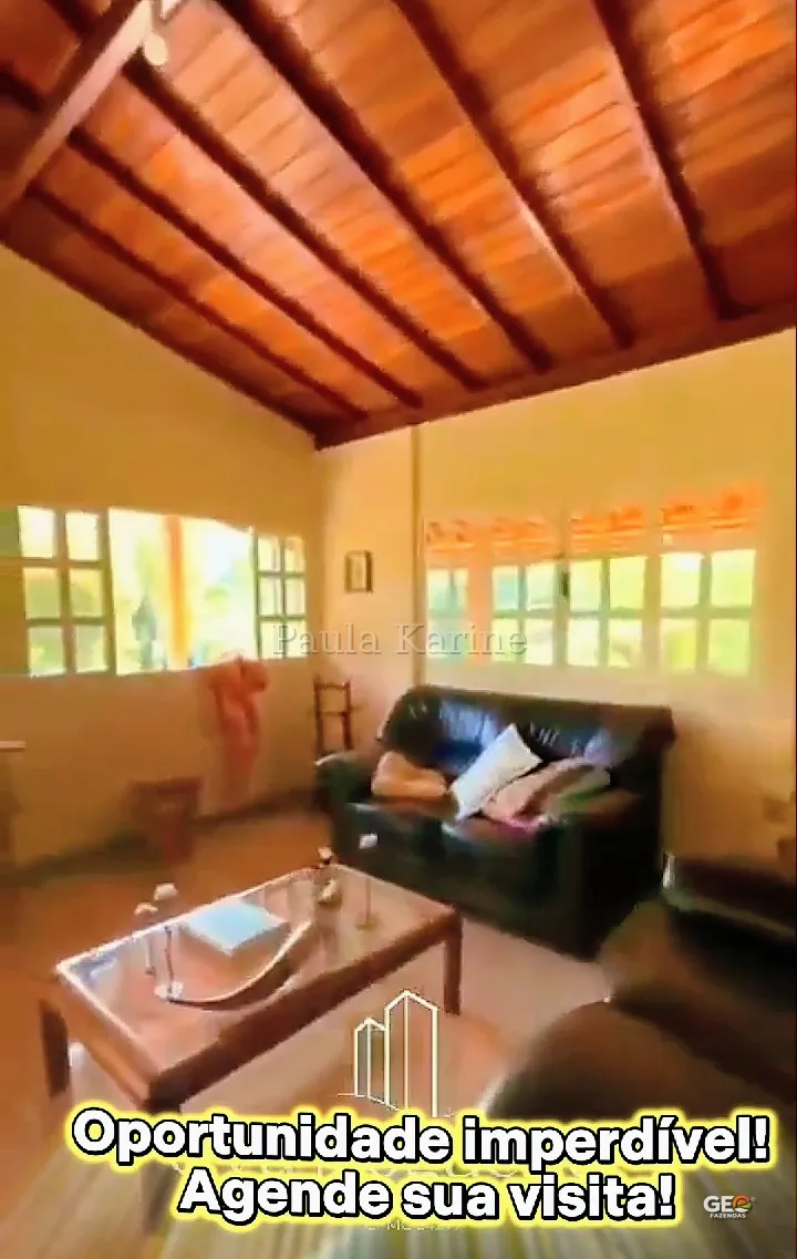 Sala de estar aconchegante em propriedade rural