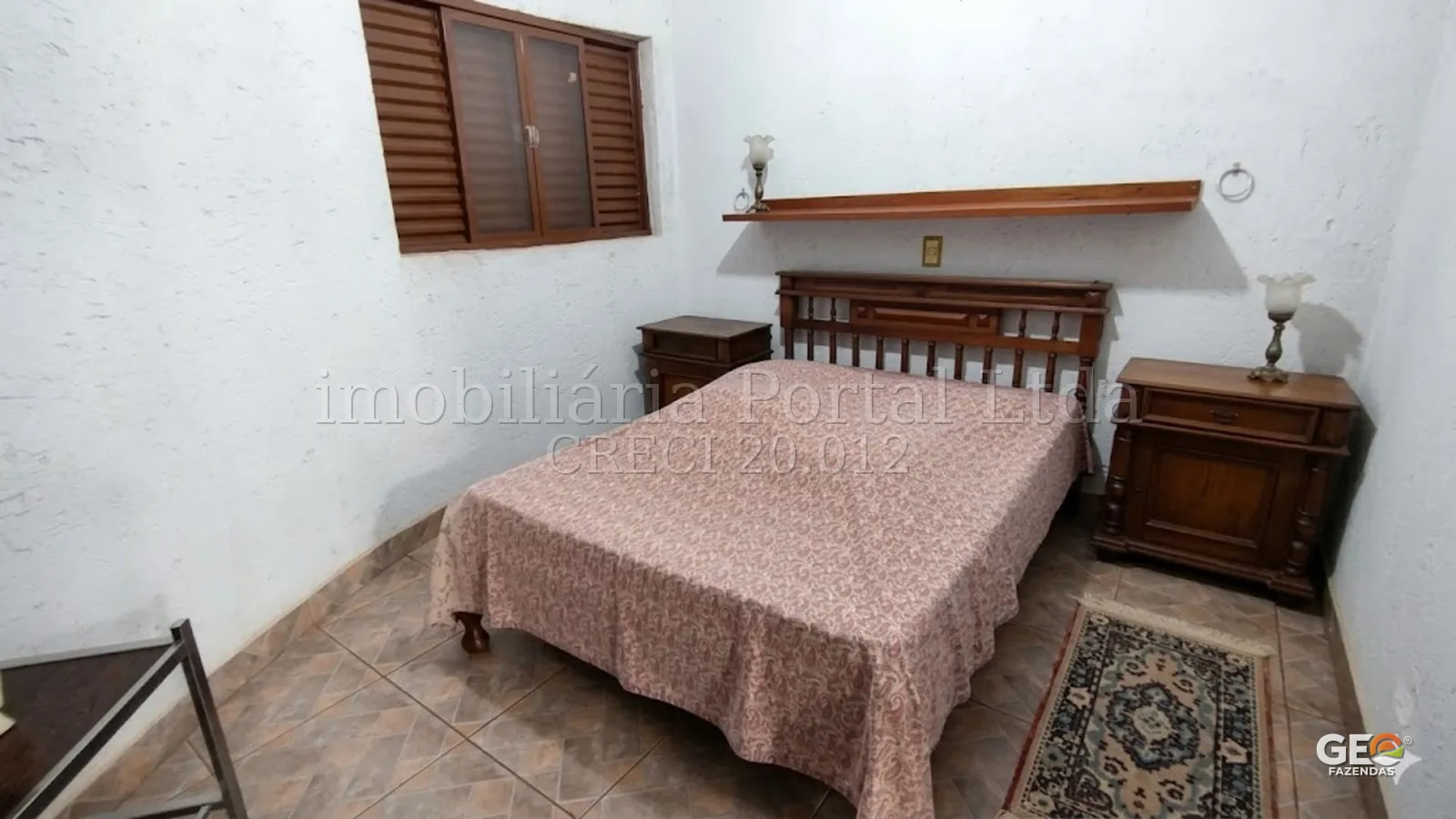 Quarto simples em propriedade rural