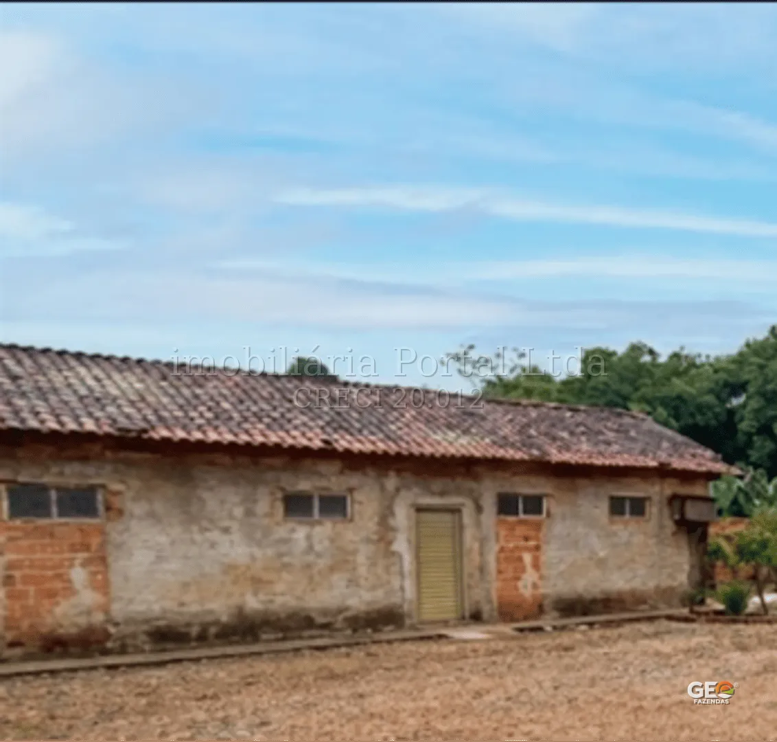 Construção simples em propriedade rural